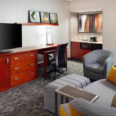 Courtyard By Marriott Greensboro Exterior foto