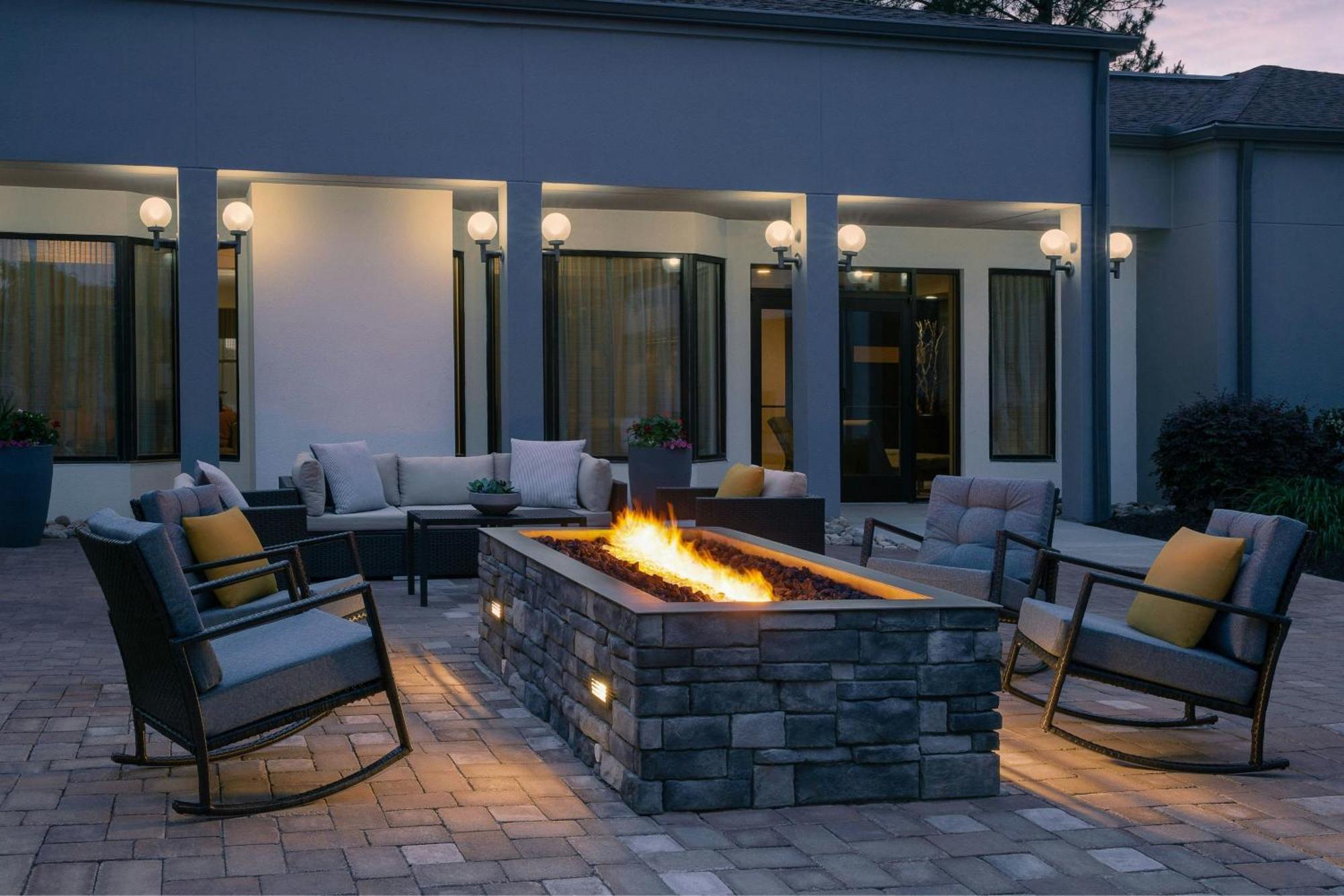 Courtyard By Marriott Greensboro Exterior foto